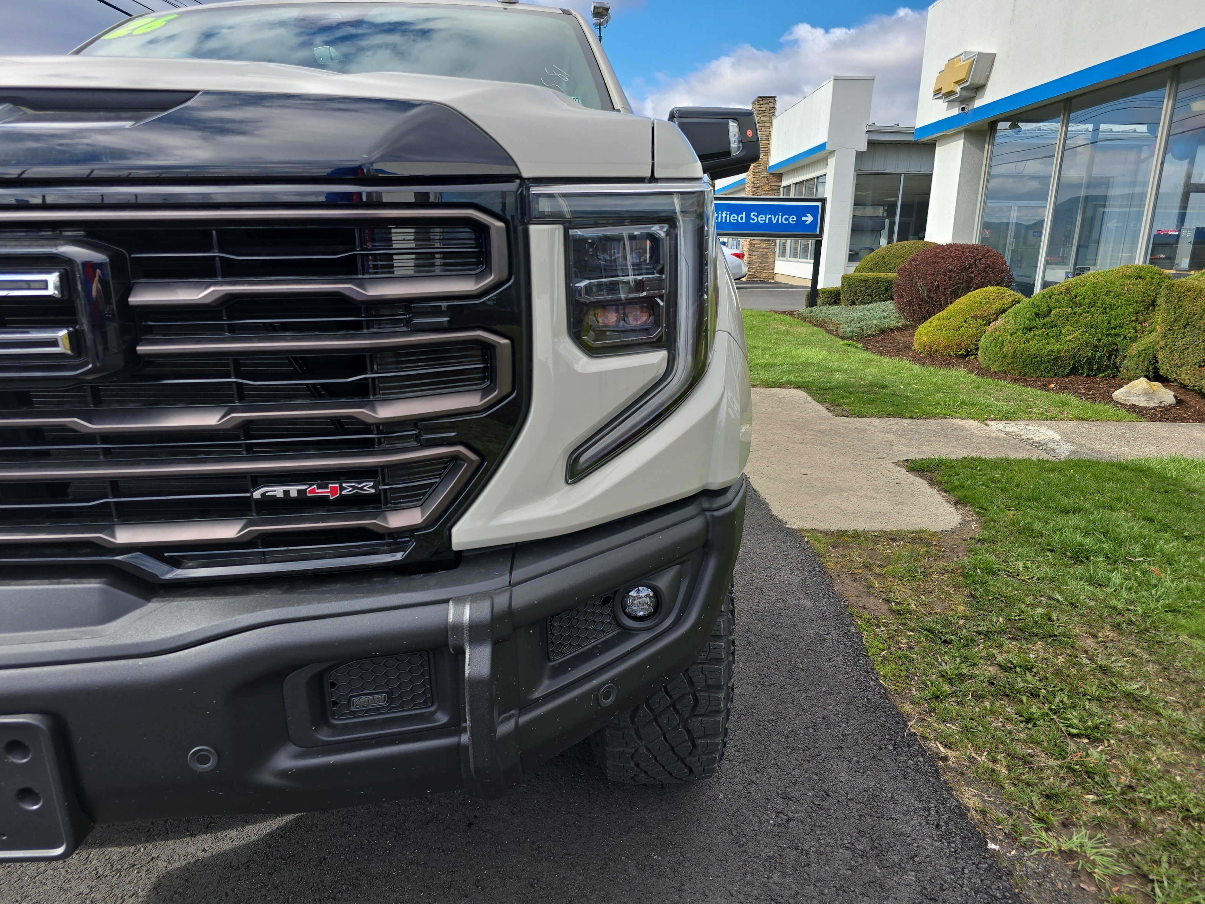 New 2026 GMC Sierra 1500 AT4X w/ LPO, Black Badging Package AWD/4WD image 10