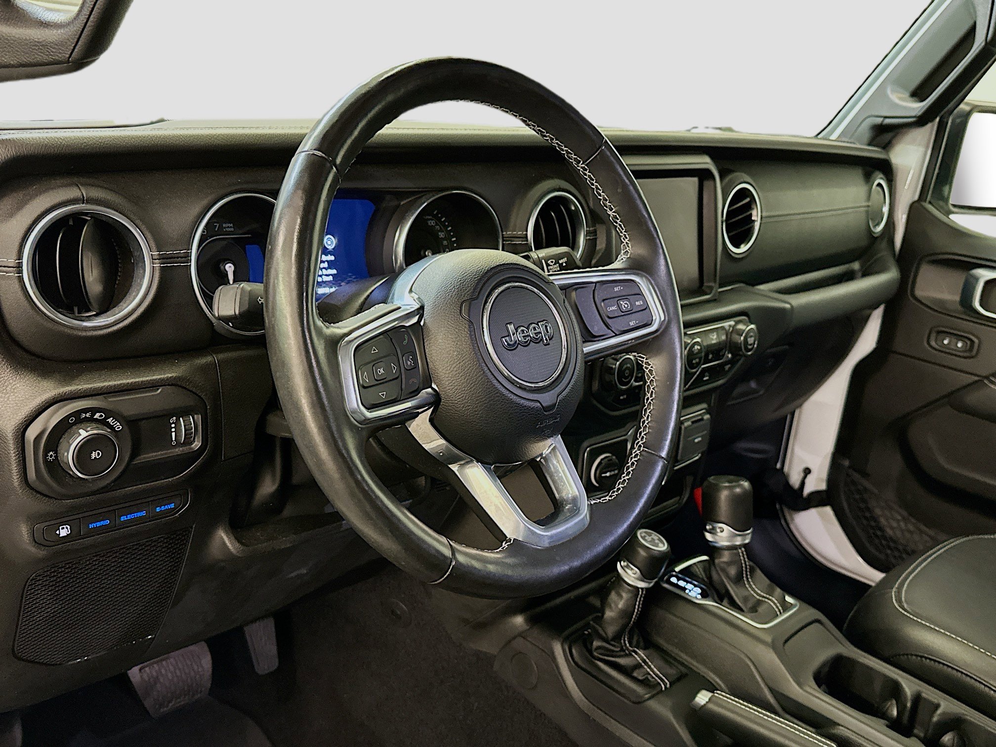 Used 2023 Jeep Wrangler Sahara w/ Cold Weather Group image 18