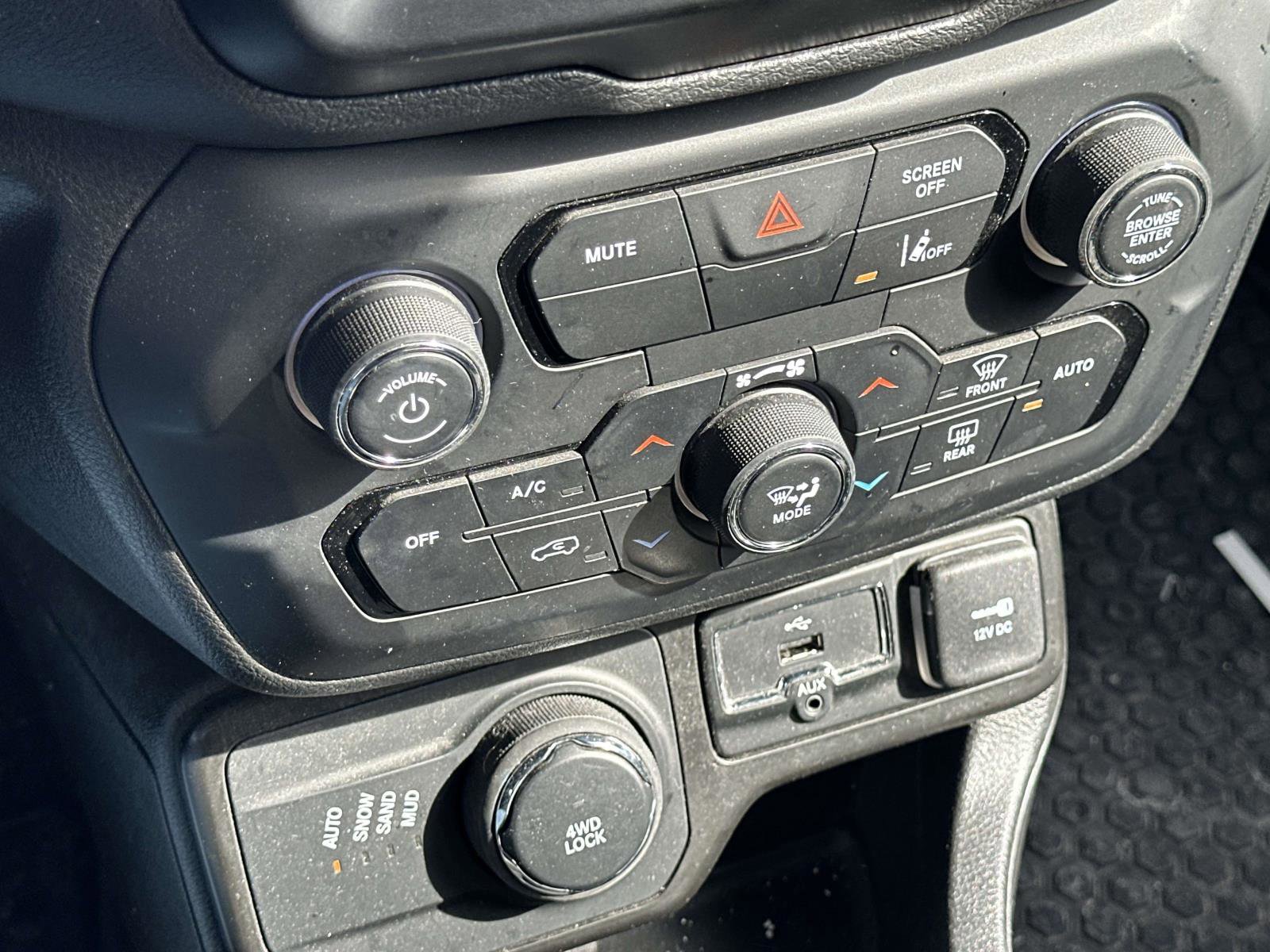 Used 2022 Jeep Renegade Latitude w/ Convenience Group image 27