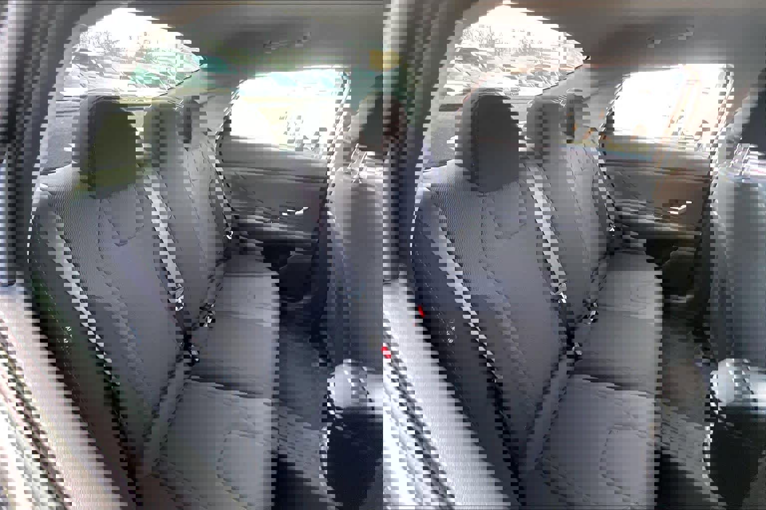 Used 2024 Hyundai Elantra SE image 28