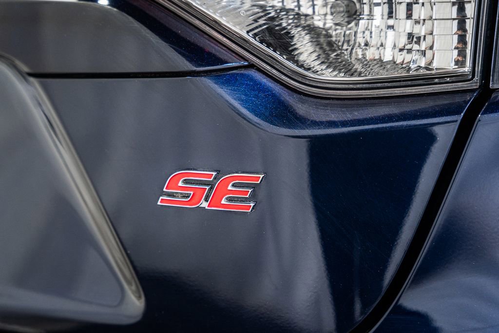 Used 2024 Toyota Corolla SE w/ SE Convenience Package image 7
