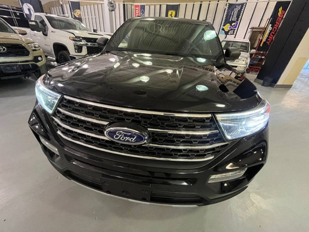 Used 2020 Ford Explorer XLT w/ Equipment Group 202A image 2