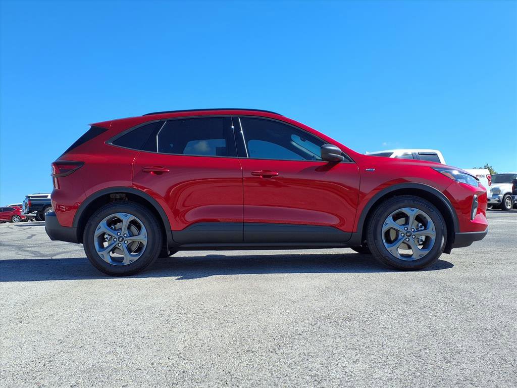 Used 2025 Ford Escape ST-Line w/ Equipment Group 301A image 5