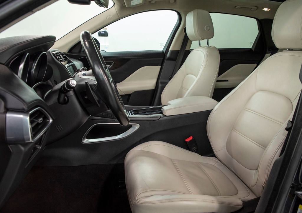 Used 2020 Jaguar F-PACE Prestige image 9