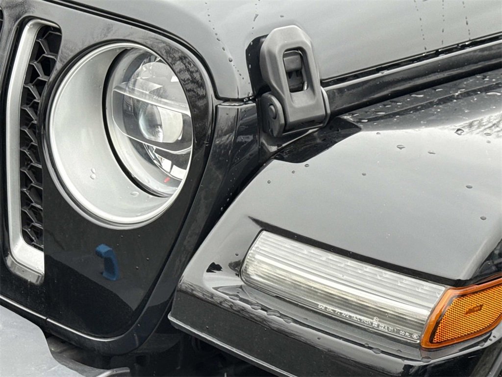 Used 2022 Jeep Wrangler Unlimited Sahara w/ Cold Weather Group image 27