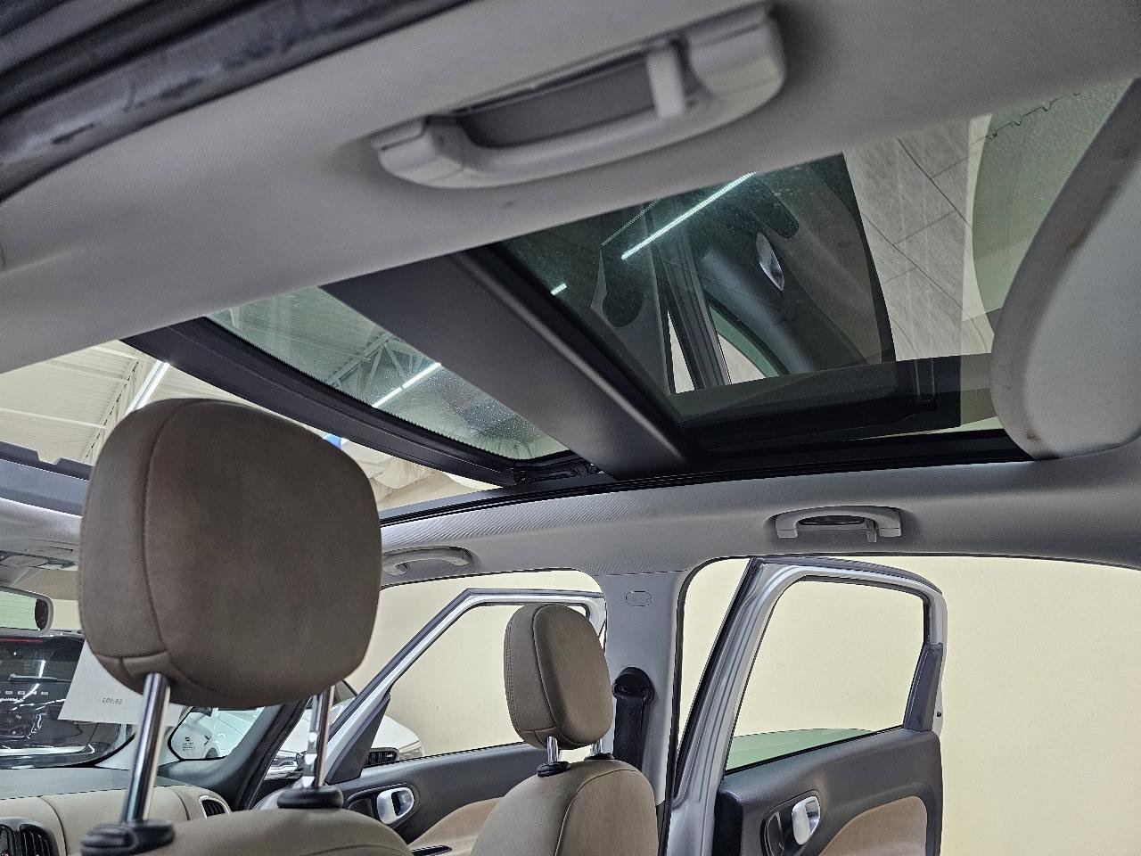 Used 2017 FIAT 500L Lounge w/ Premium Package FWD image 34