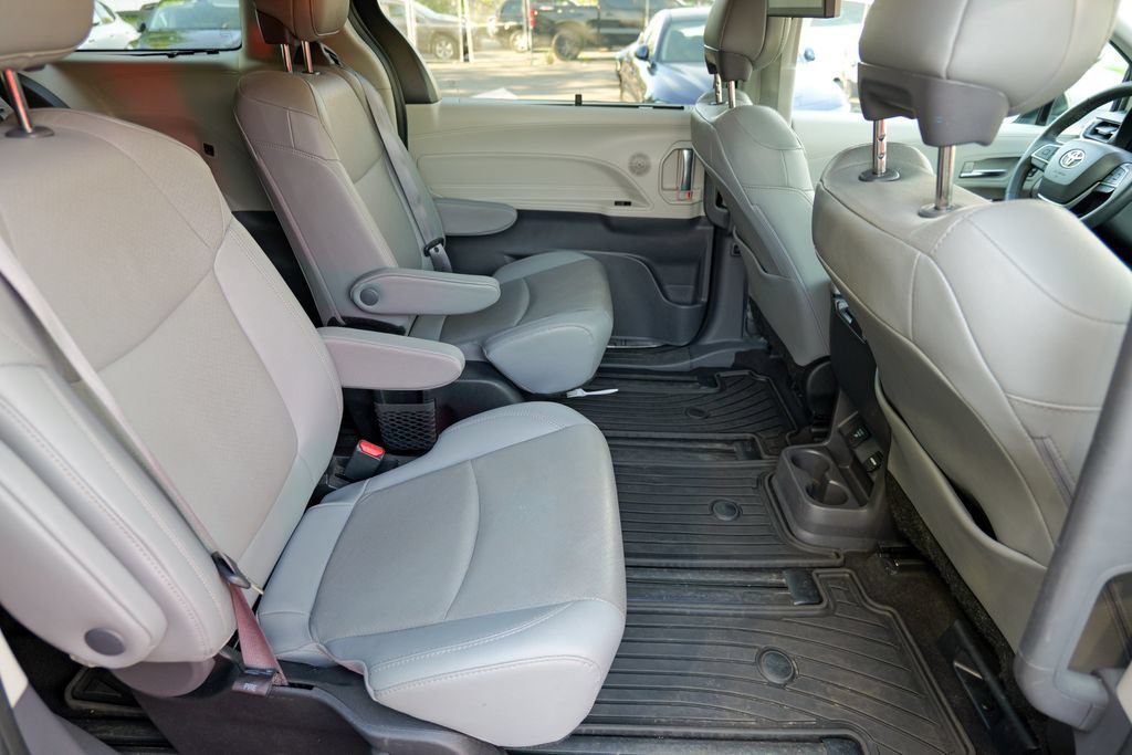 Used 2023 Toyota Sienna Limited AWD/4WD image 29