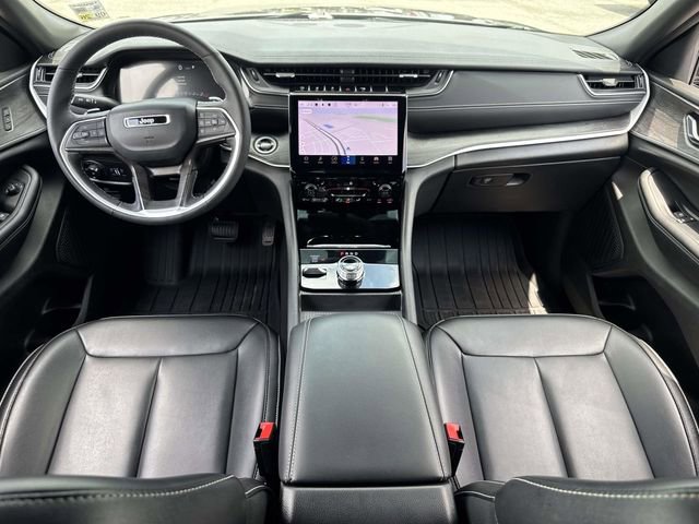 Used 2024 Jeep Grand Cherokee L Limited w/ Black Appearance Package AWD/4WD image 18