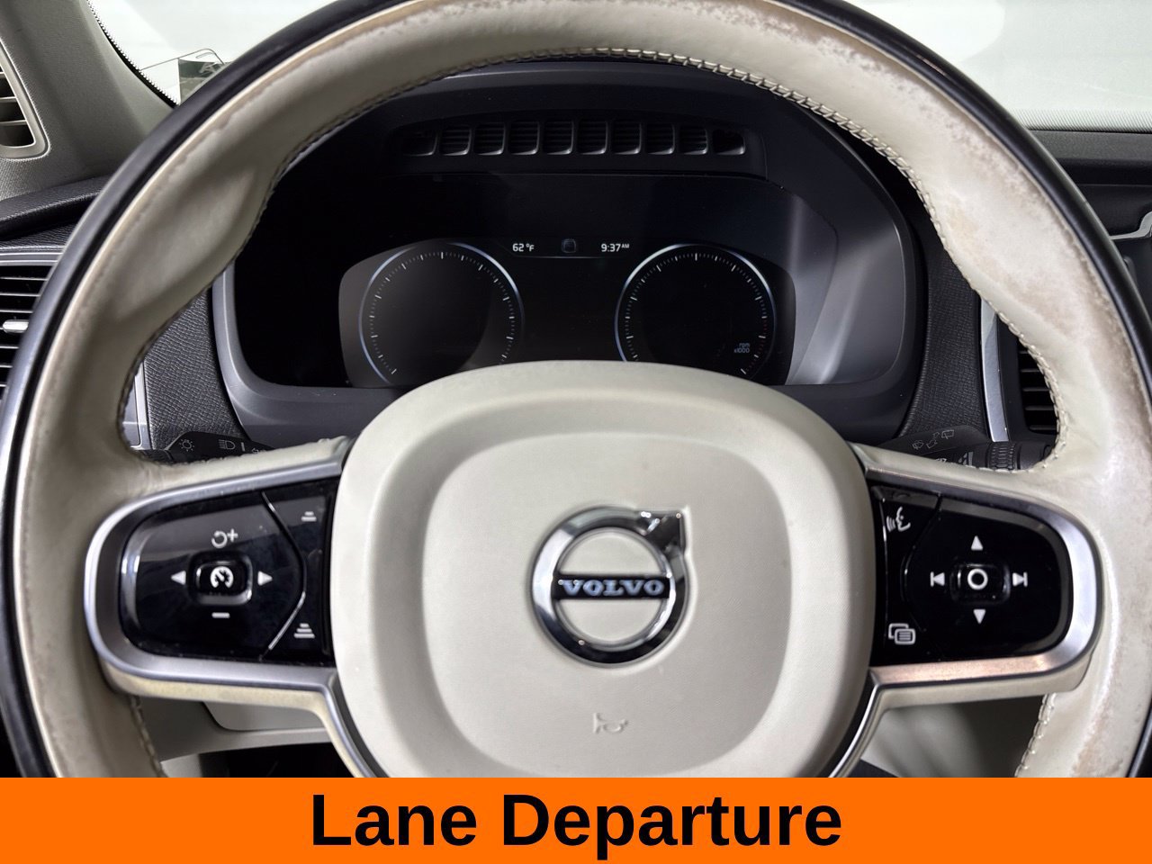 Used 2020 Volvo XC90 T6 Momentum AWD/4WD image 16