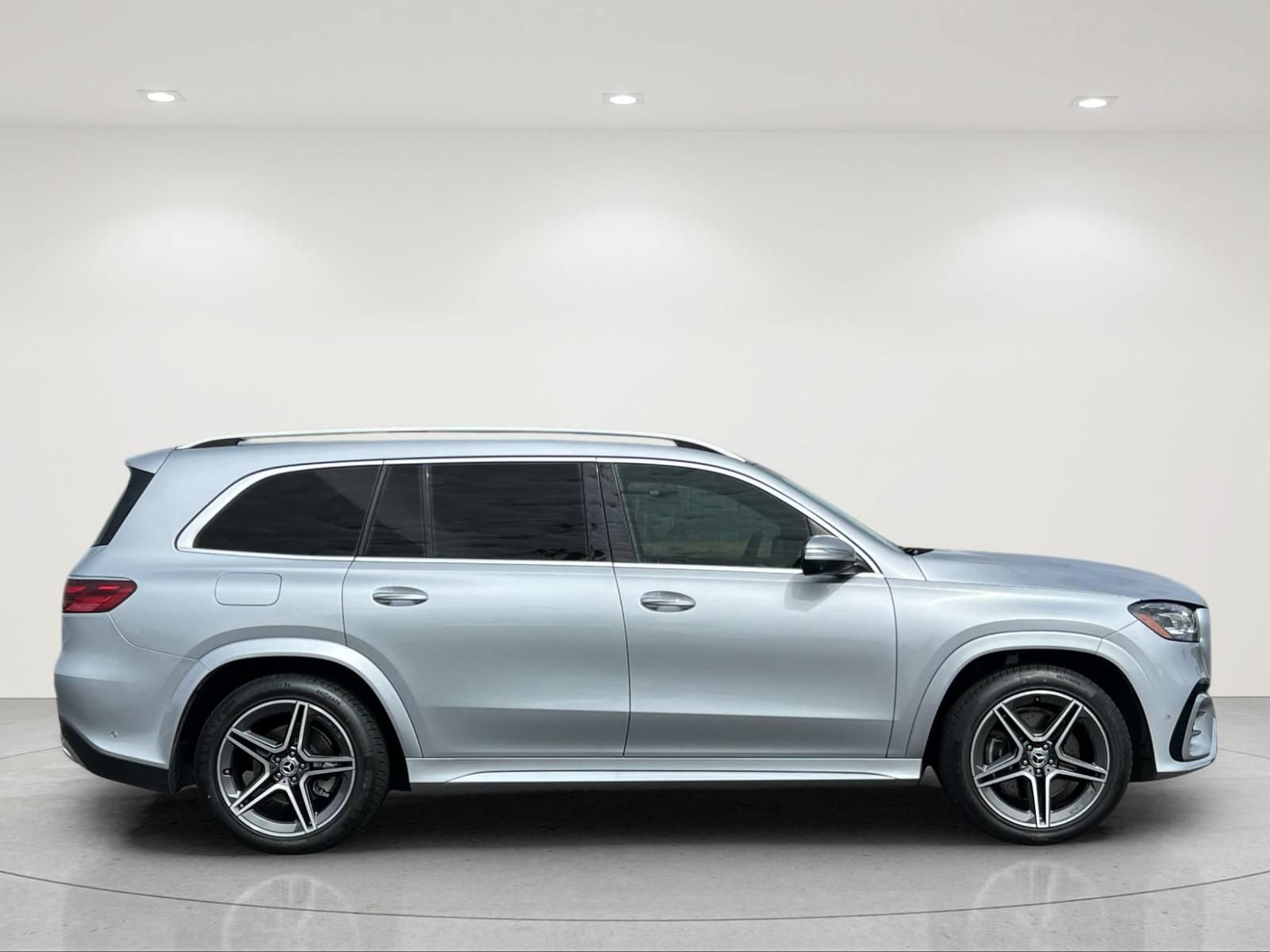 Used 2024 Mercedes-Benz GLS 450 4MATIC image 6