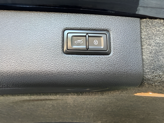 Used 2019 Bentley Bentayga AWD/4WD image 29