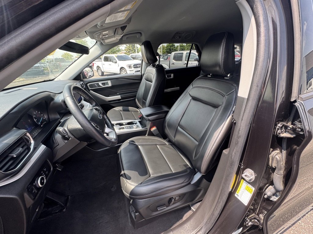 Used 2023 Ford Explorer XLT w/ Equipment Group 202A image 11
