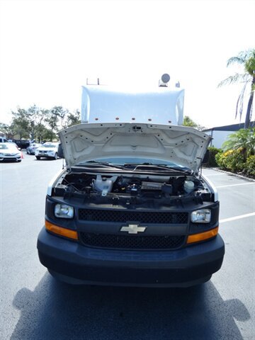 Used 2017 Chevrolet Express 3500 RWD image 5
