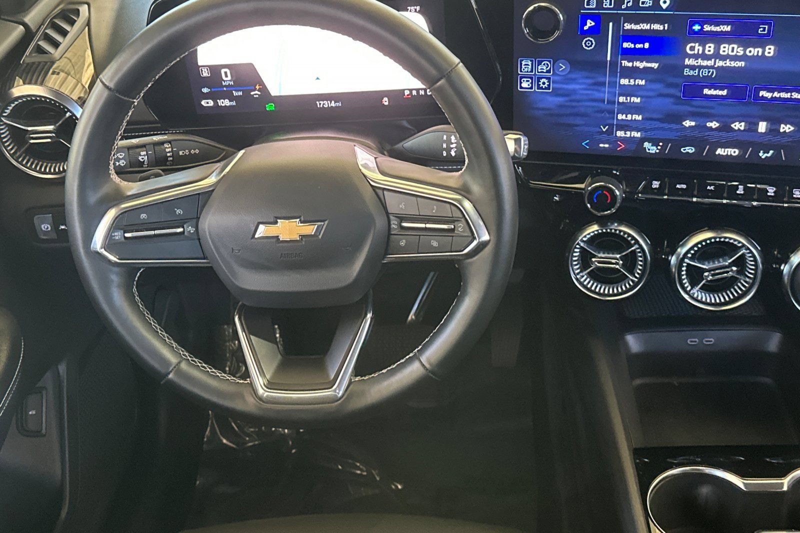 Used 2024 Chevrolet Blazer EV LT AWD/4WD image 16