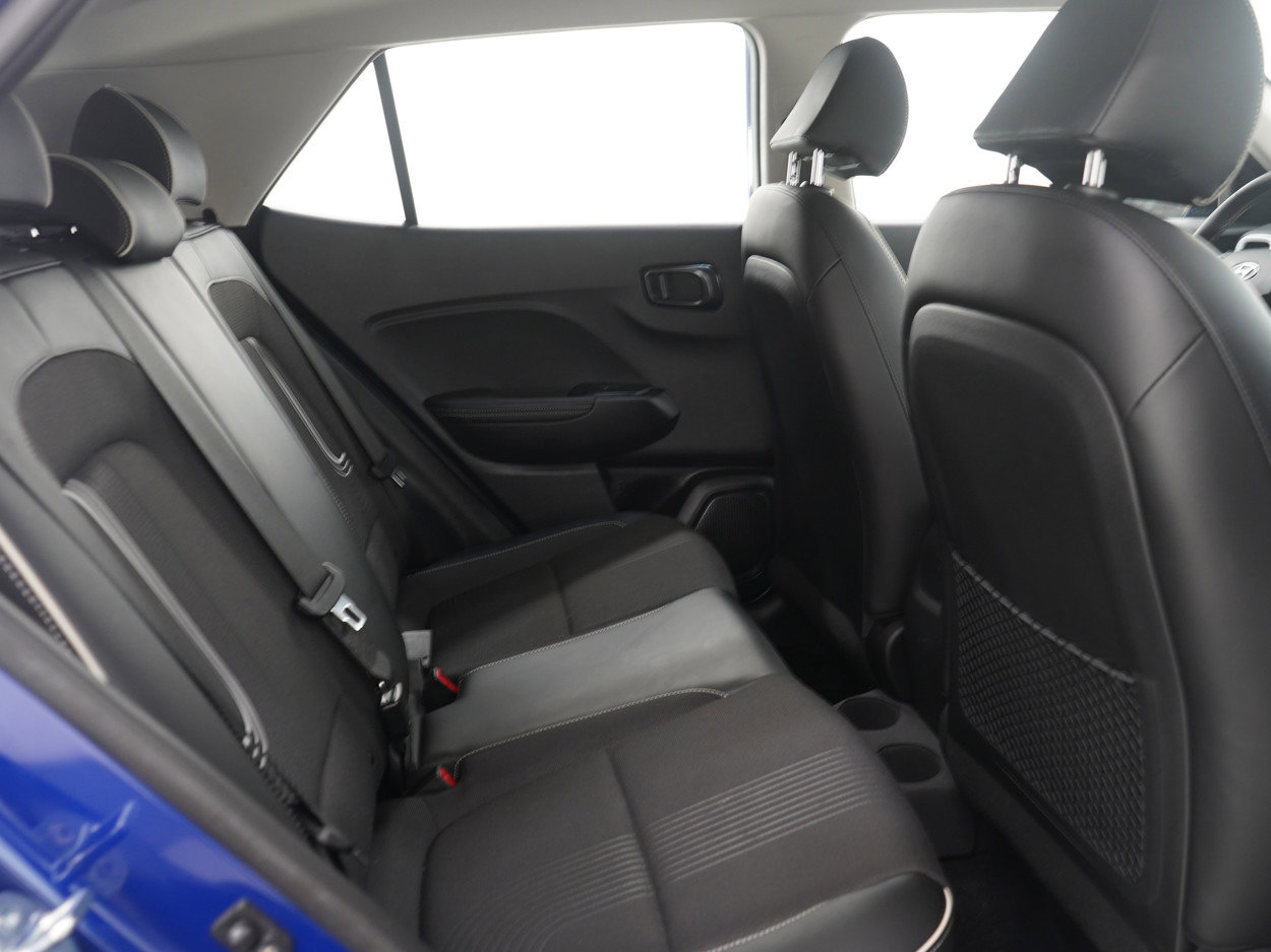 Used 2023 Hyundai Venue Limited image 12