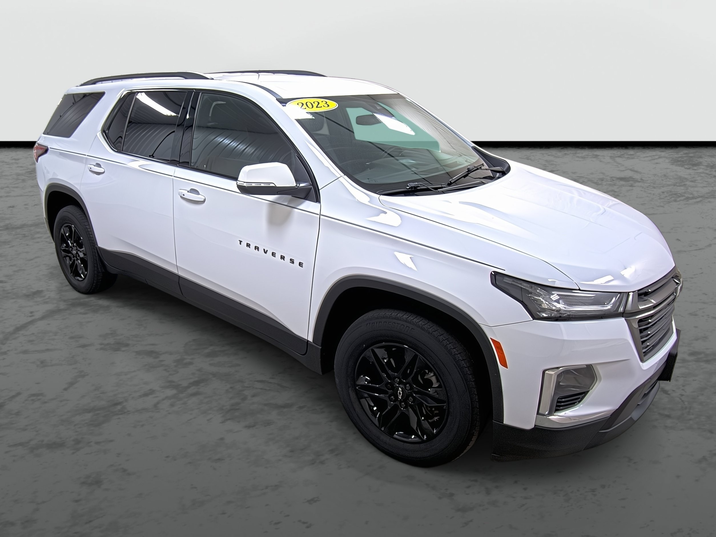 Used 2023 Chevrolet Traverse LT w/ Midnight/Sport Edition FWD image 5