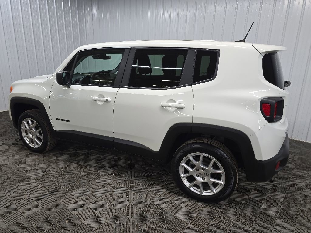 Used 2023 Jeep Renegade Latitude AWD/4WD image 4
