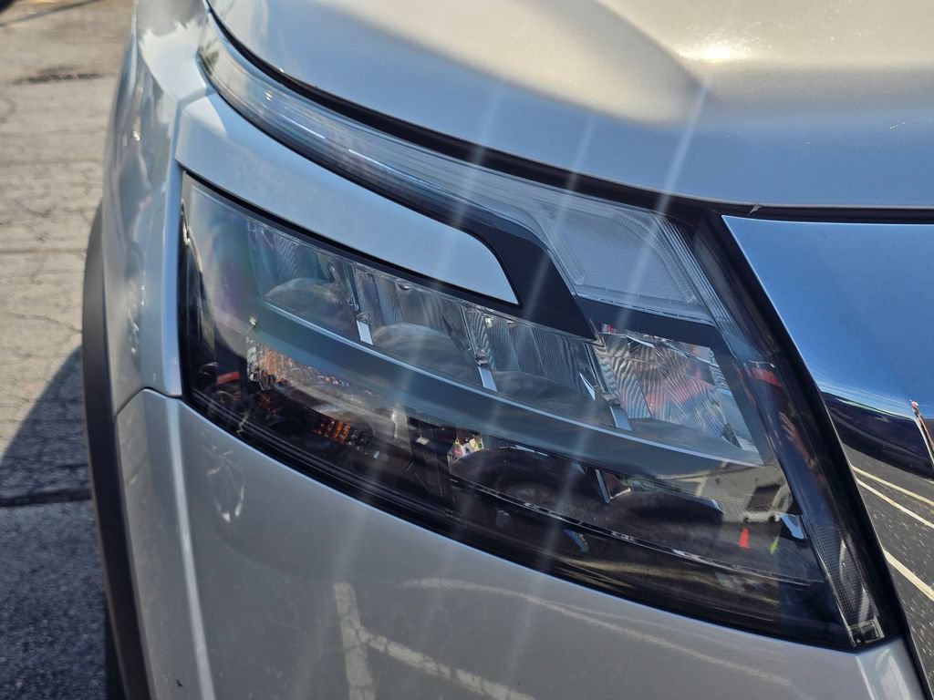 Used 2025 Nissan Pathfinder SV FWD image 23