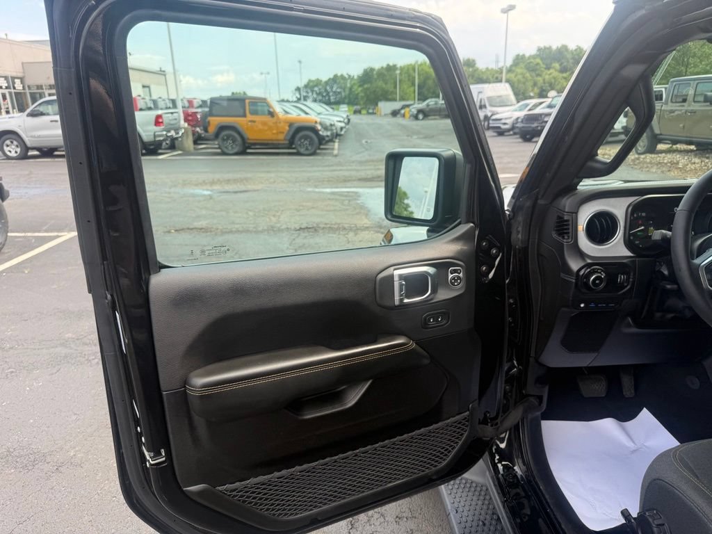 Used 2025 Jeep Wrangler Unlimited Sahara AWD/4WD image 14