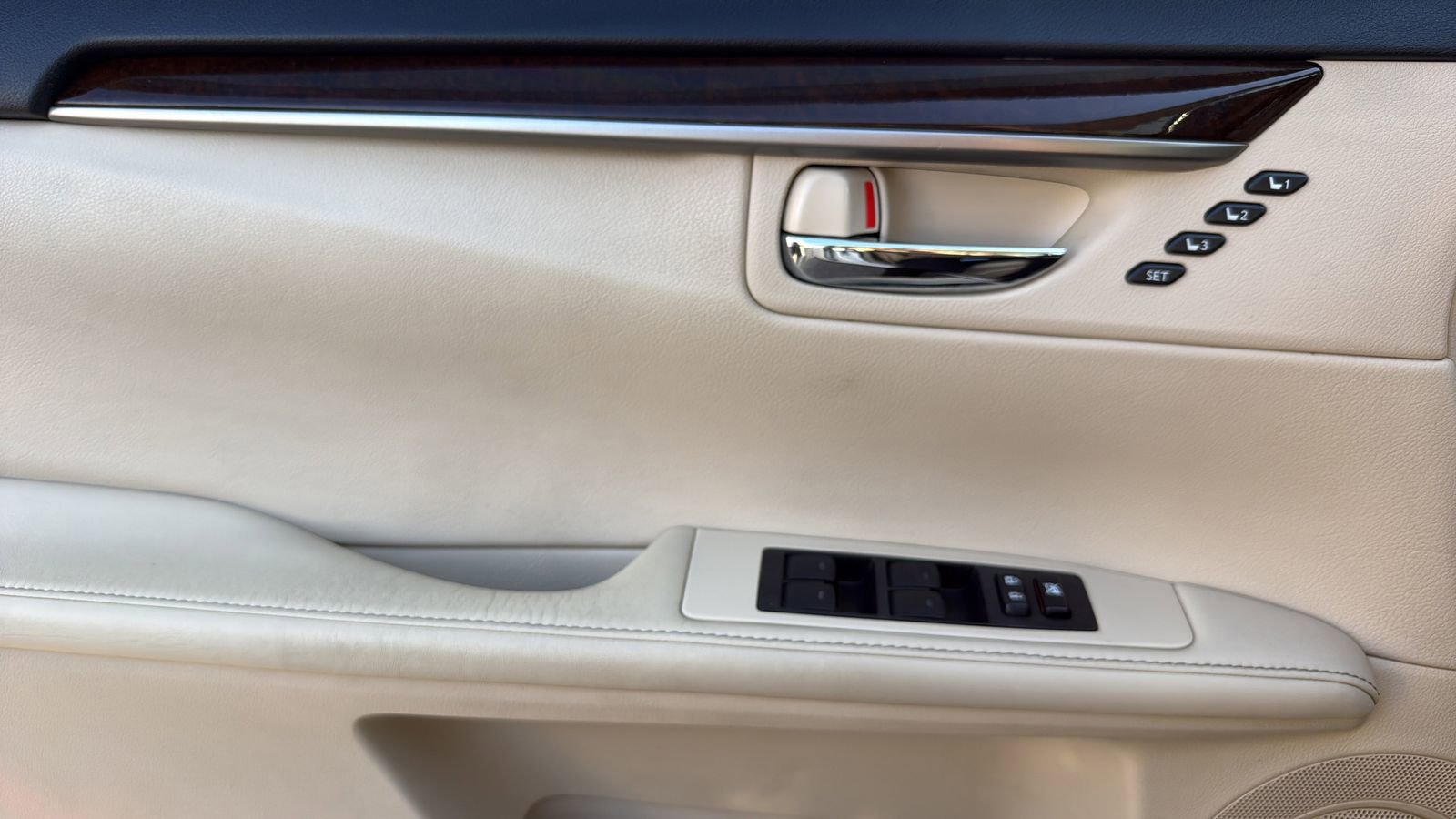 Used 2015 Lexus ES 350 w/ Premium Package FWD image 9