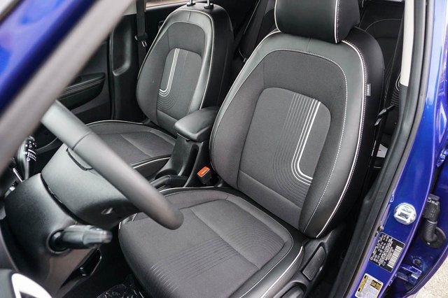 Used 2025 Hyundai Venue Limited image 10