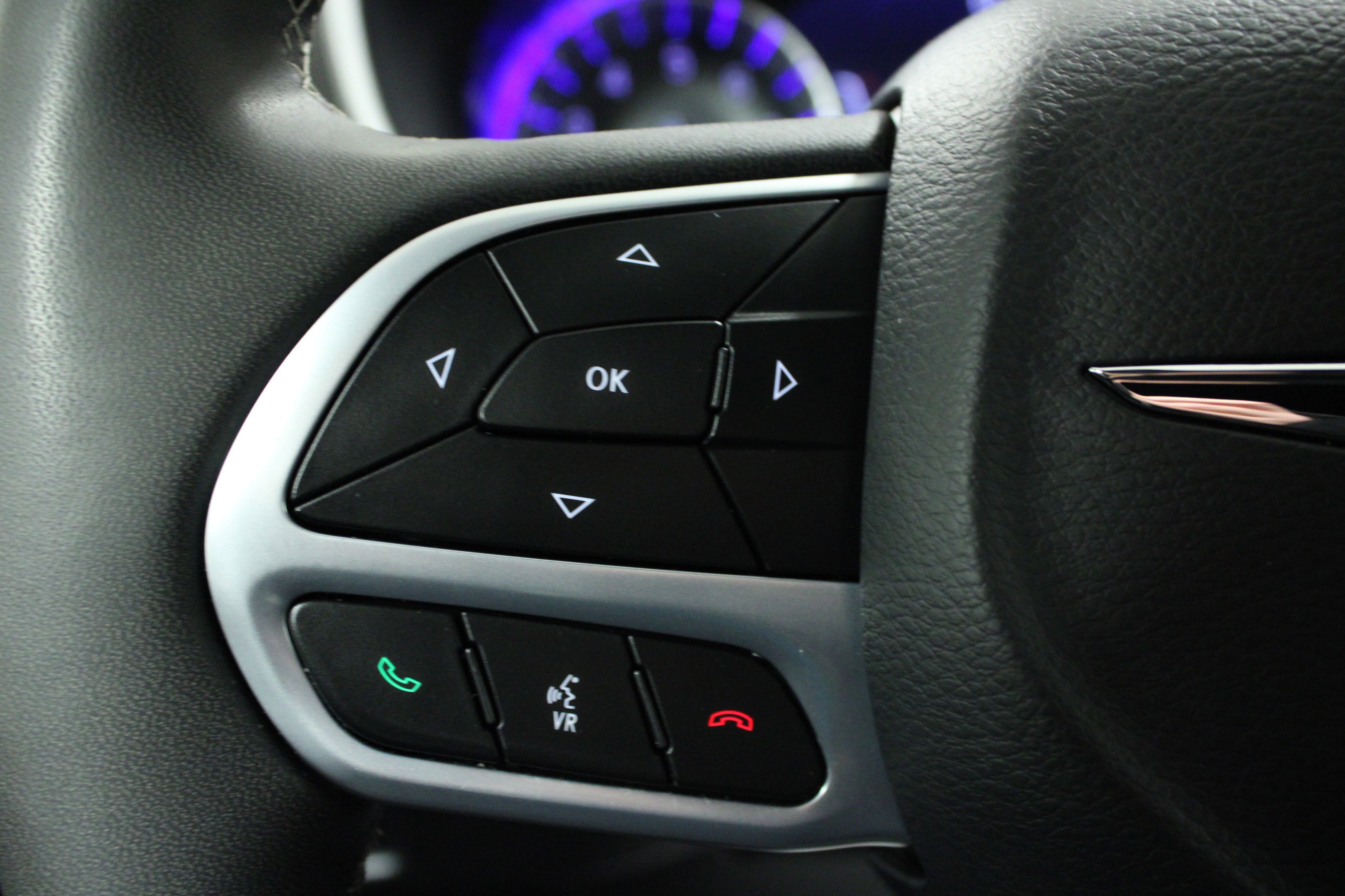 Used 2025 Chrysler Voyager LX FWD image 21