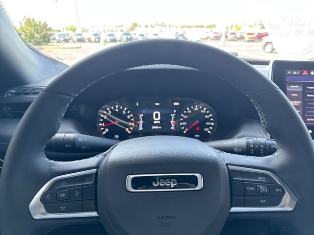Used 2025 Jeep Compass Latitude w/ Convenience Group AWD/4WD image 20