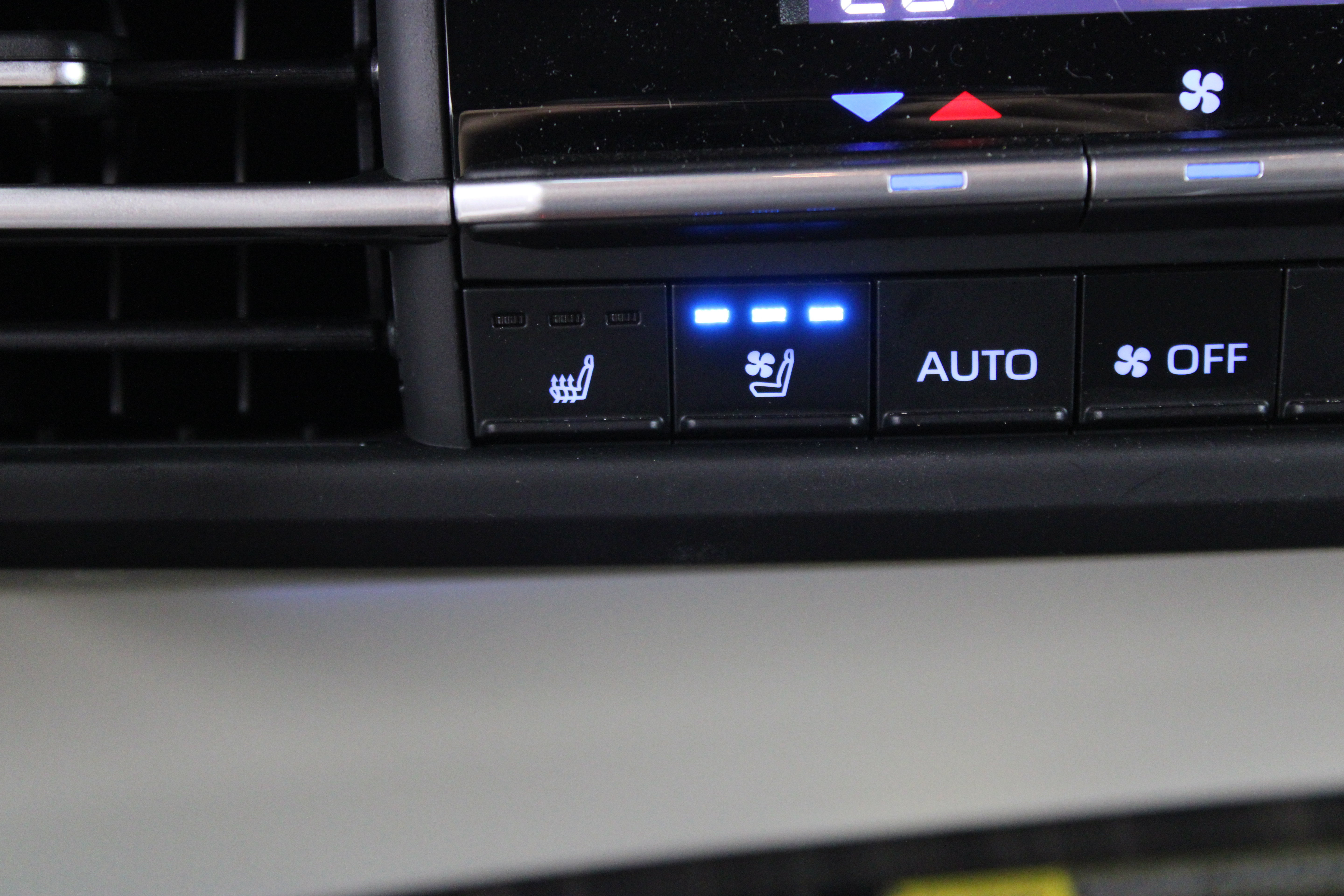 Used 2024 Toyota Sienna Platinum AWD/4WD image 23