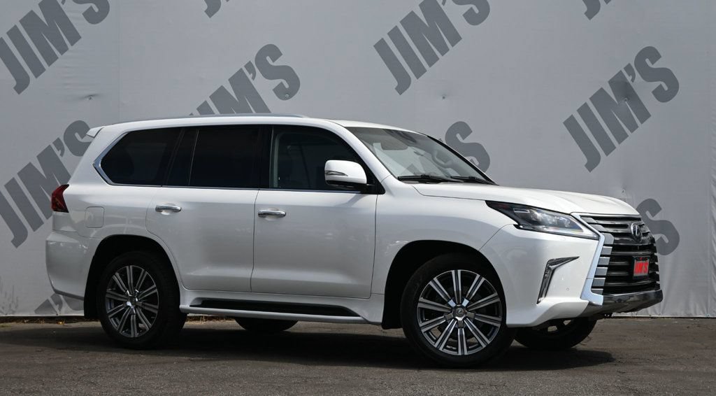 Used 2017 Lexus LX 570 4WD w/ Luxury Package image 3