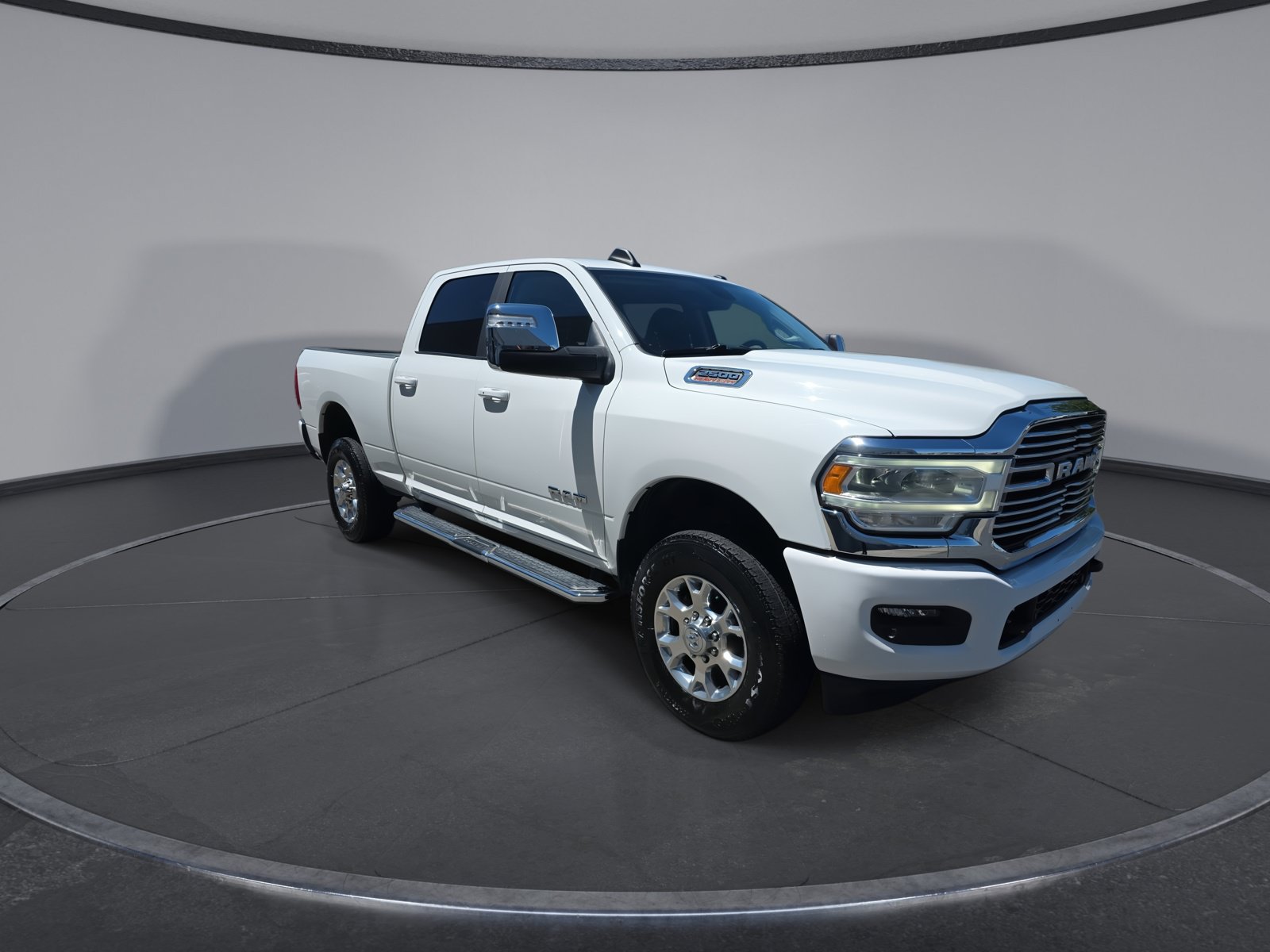 Used 2024 RAM 2500 Laramie AWD/4WD image 2