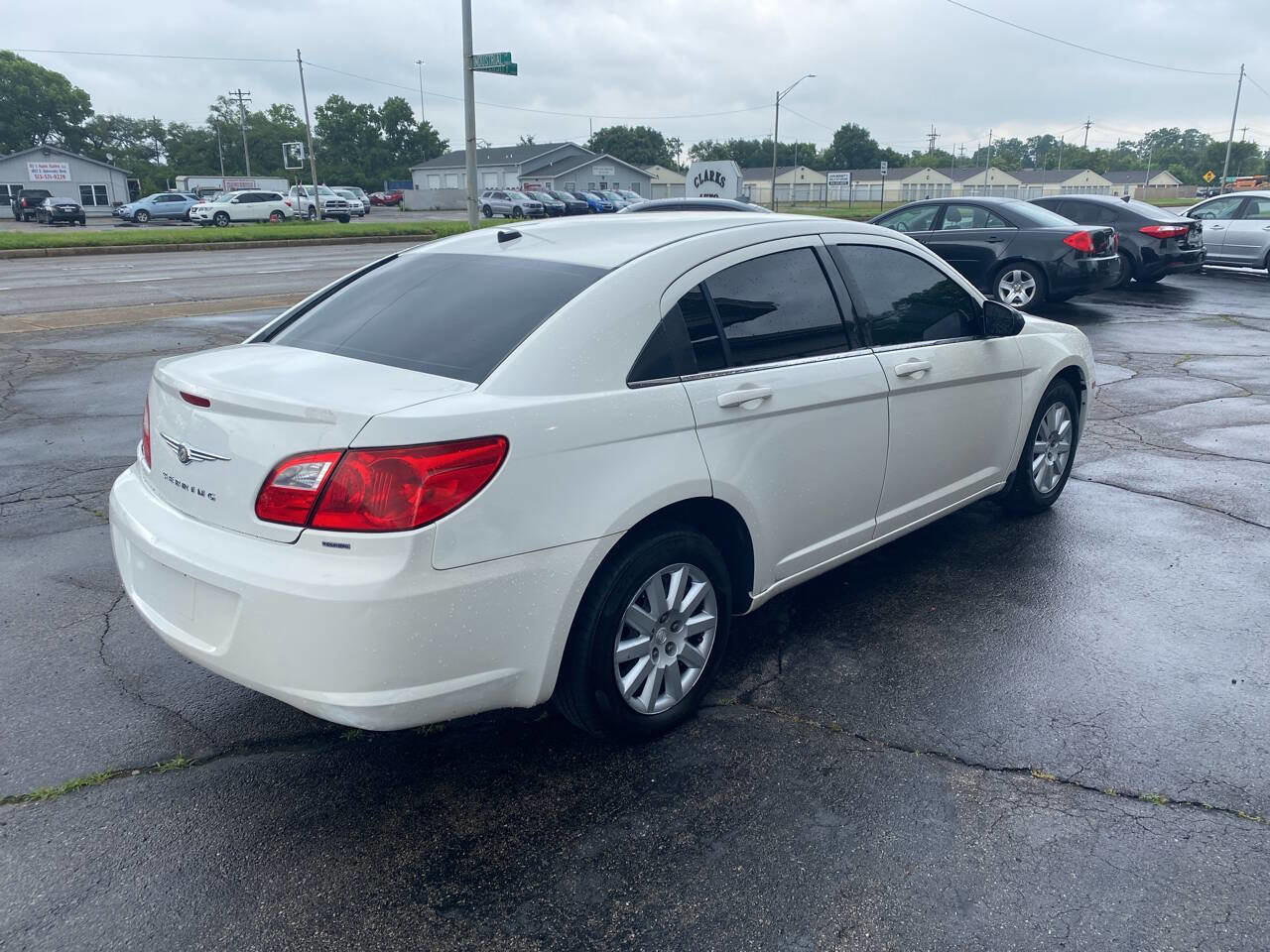 Used 2010 Chrysler Sebring Touring image 4