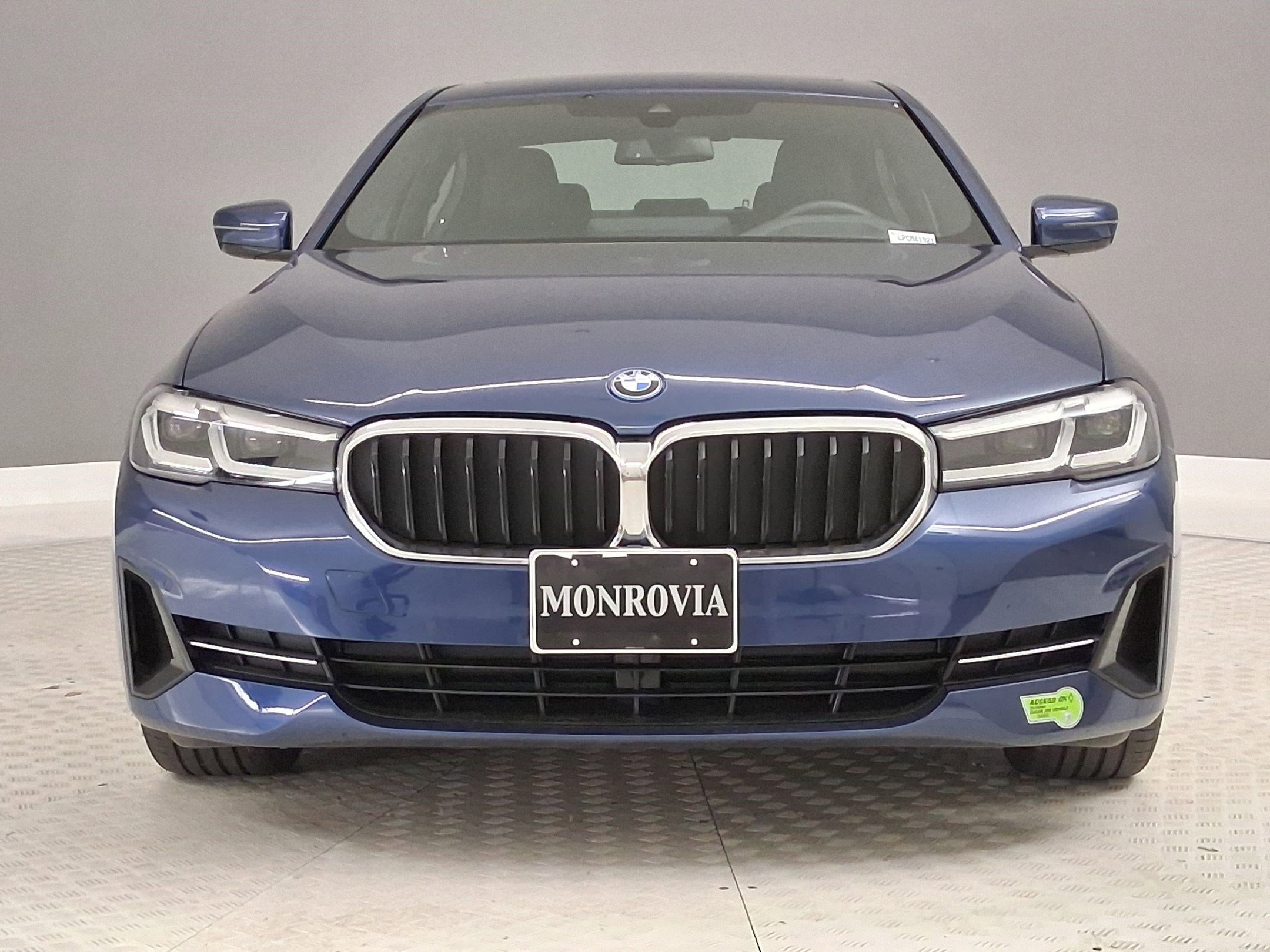 Used 2023 BMW 530e w/ Premium Package RWD image 4