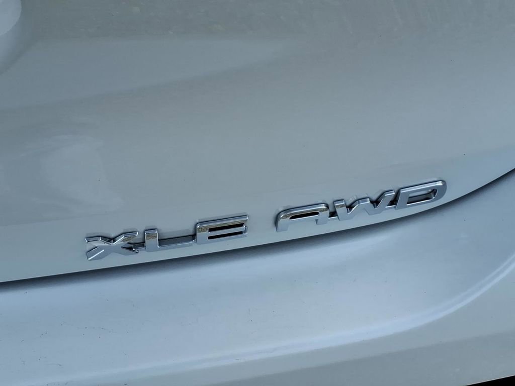 Certified 2024 Toyota Highlander XLE image 32