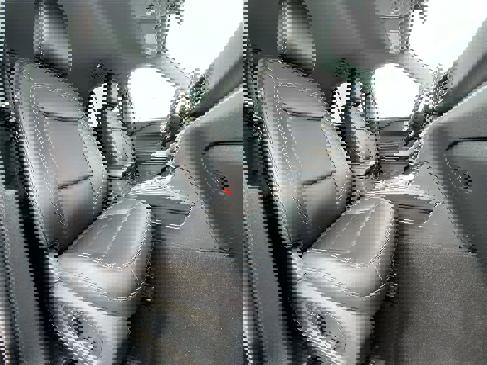 Used 2023 Ford Explorer XLT w/ Equipment Group 202A image 21