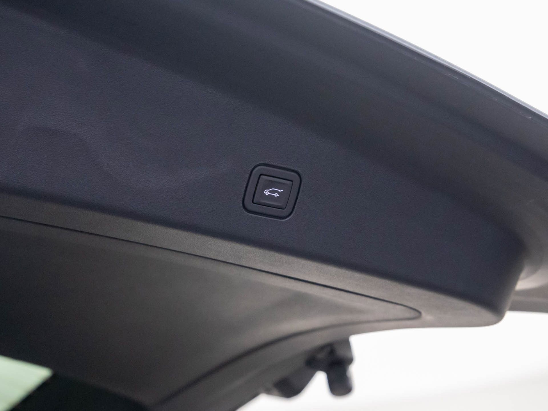 New 2026 Cadillac Vistiq Luxury w/ LPO, Floor Liner Package AWD/4WD image 33