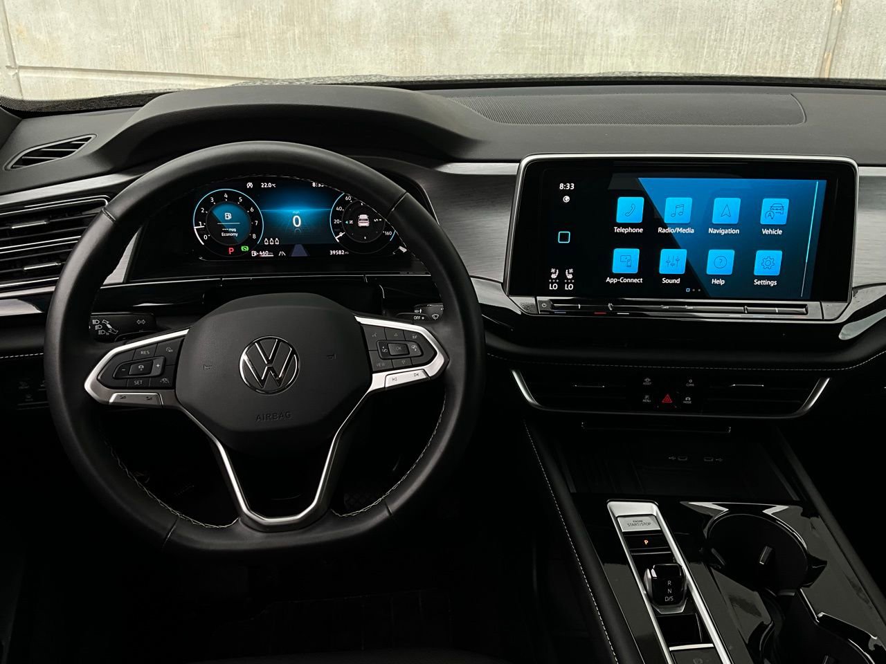 Used 2025 Volkswagen Atlas Cross Sport SE image 14