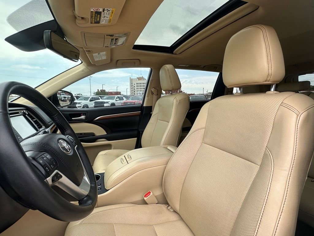 Used 2017 Toyota Highlander Limited image 12