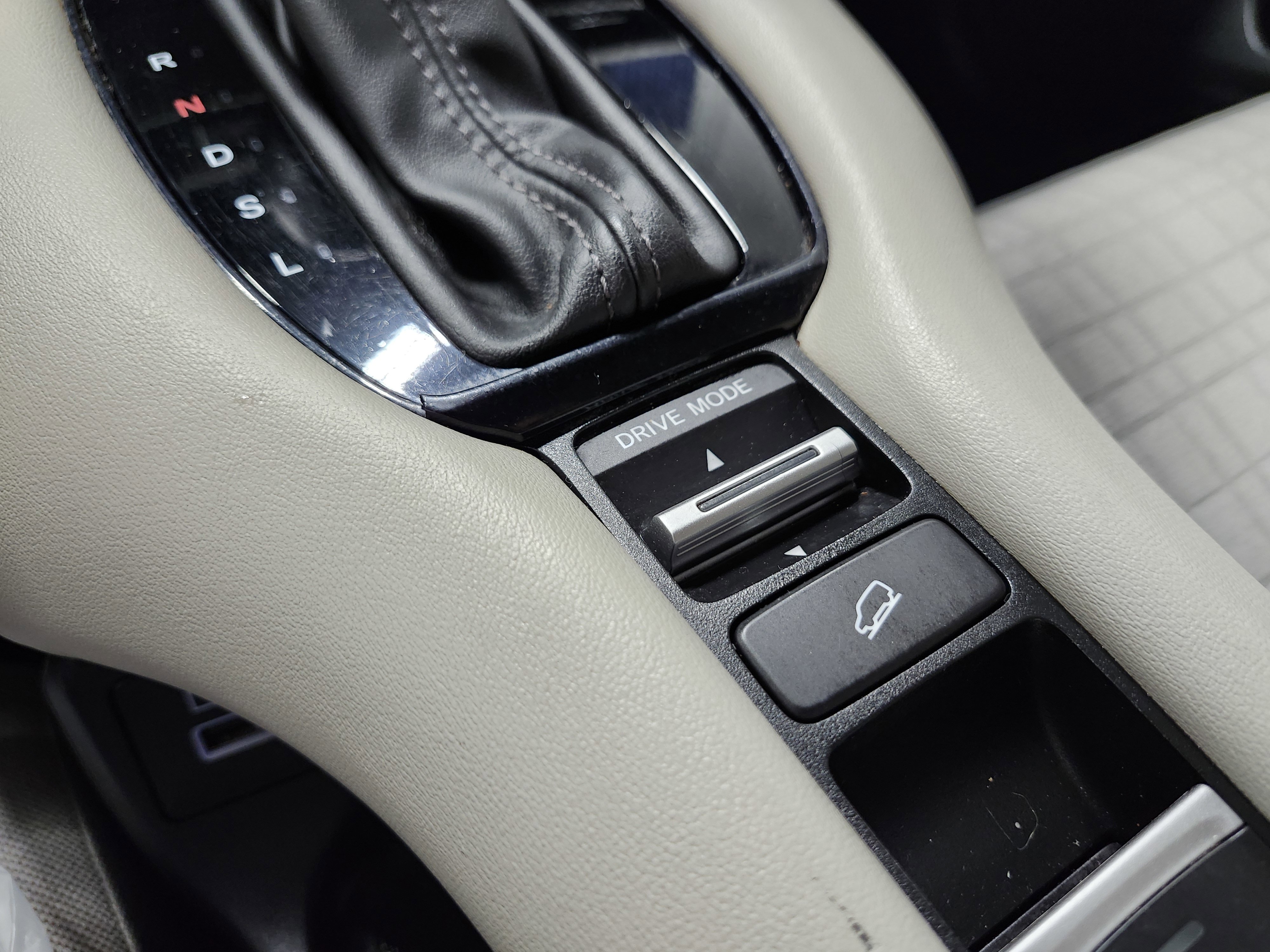 Used 2023 Honda HR-V LX image 8