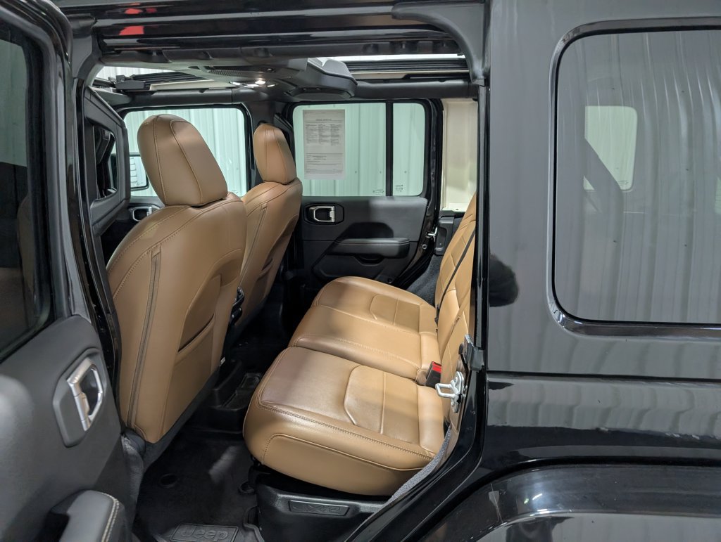 Used 2023 Jeep Wrangler Unlimited Sahara w/ Cold Weather Group AWD/4WD image 10