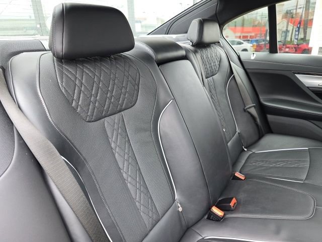 Used 2021 BMW 750i xDrive w/ M Sport Package image 40