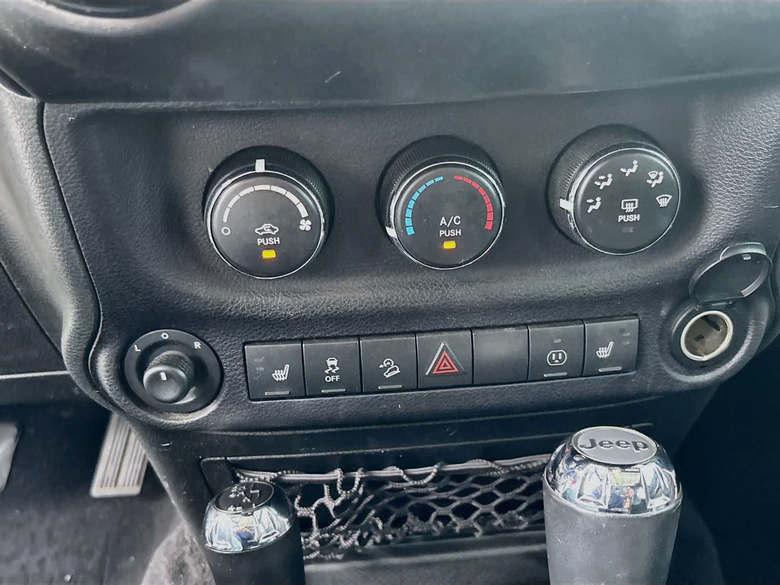 Used 2017 Jeep Wrangler Unlimited Sahara AWD/4WD image 14
