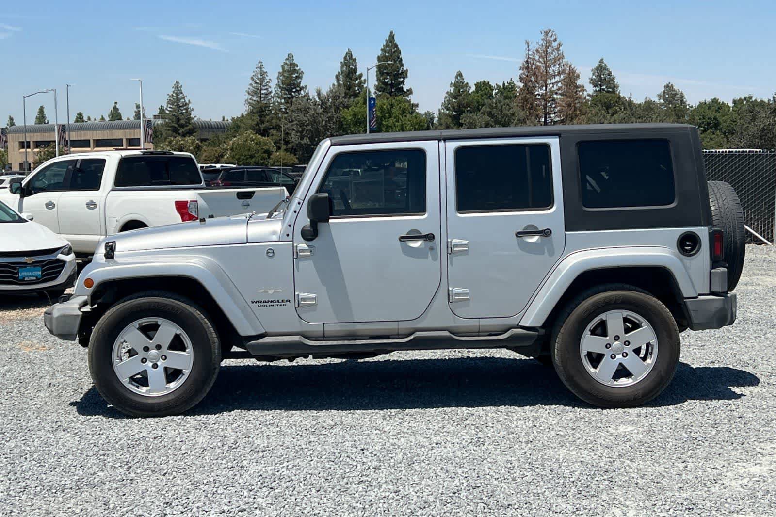 Used 2007 Jeep Wrangler Unlimited Sahara AWD/4WD image 6