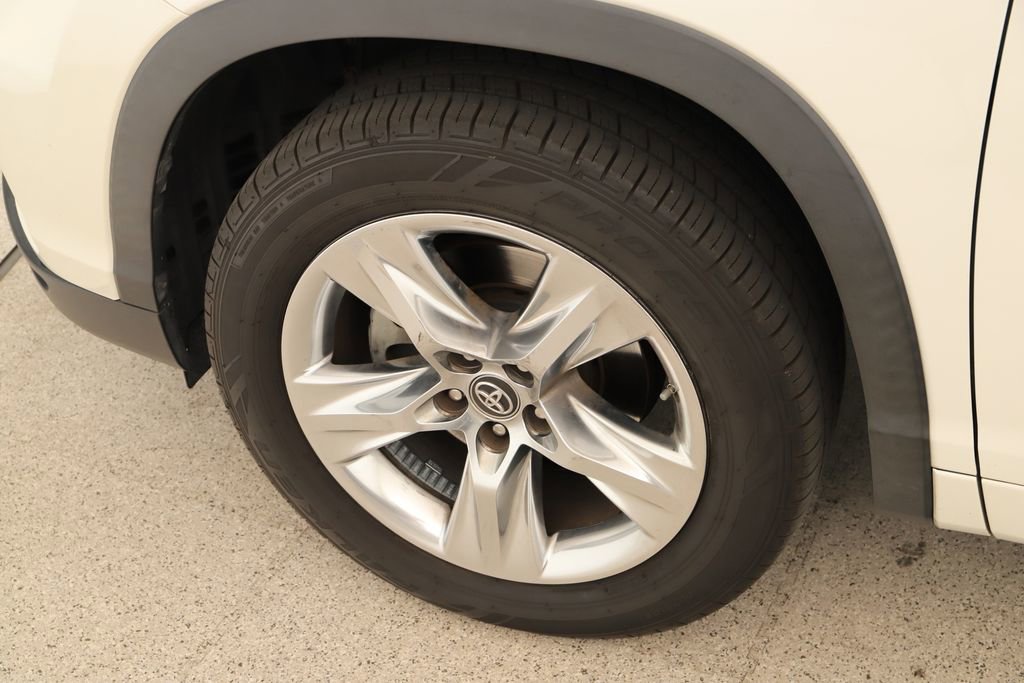Used 2016 Toyota Highlander Limited FWD image 35