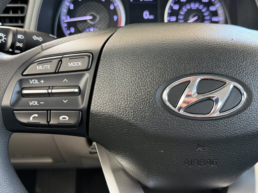 Used 2020 Hyundai Elantra SE FWD image 36