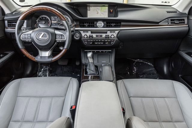 Used 2017 Lexus ES 350 w/ Luxury Package image 6