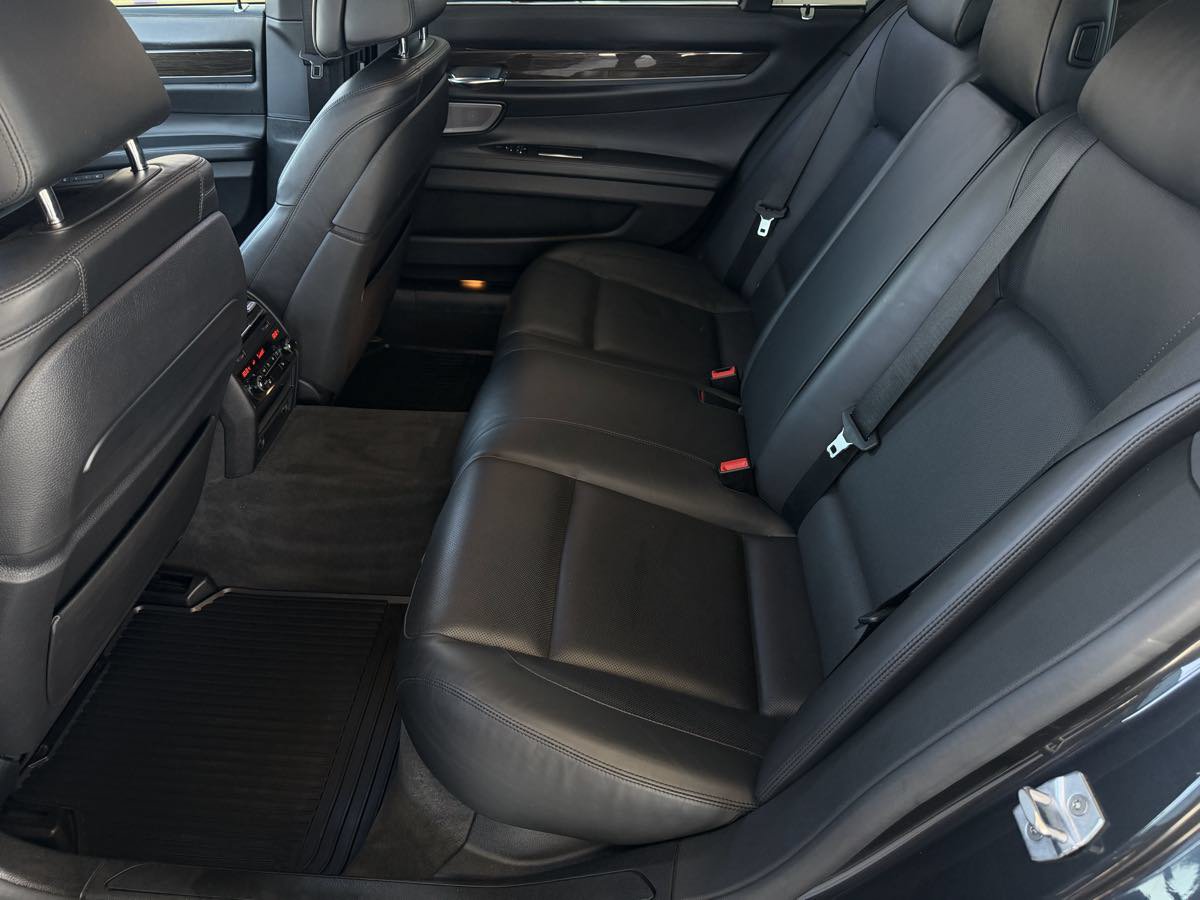 Used 2015 BMW 750Li RWD image 19