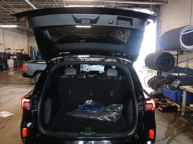 Used 2024 Ford Escape ST-Line w/ Tech Pack #1 AWD/4WD image 36