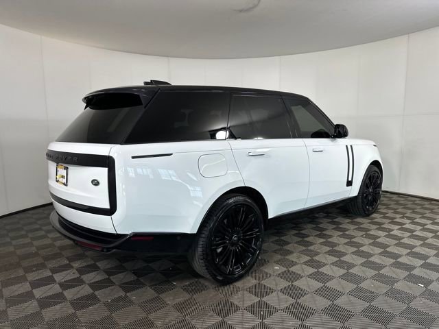Used 2022 Land Rover Range Rover SE image 3