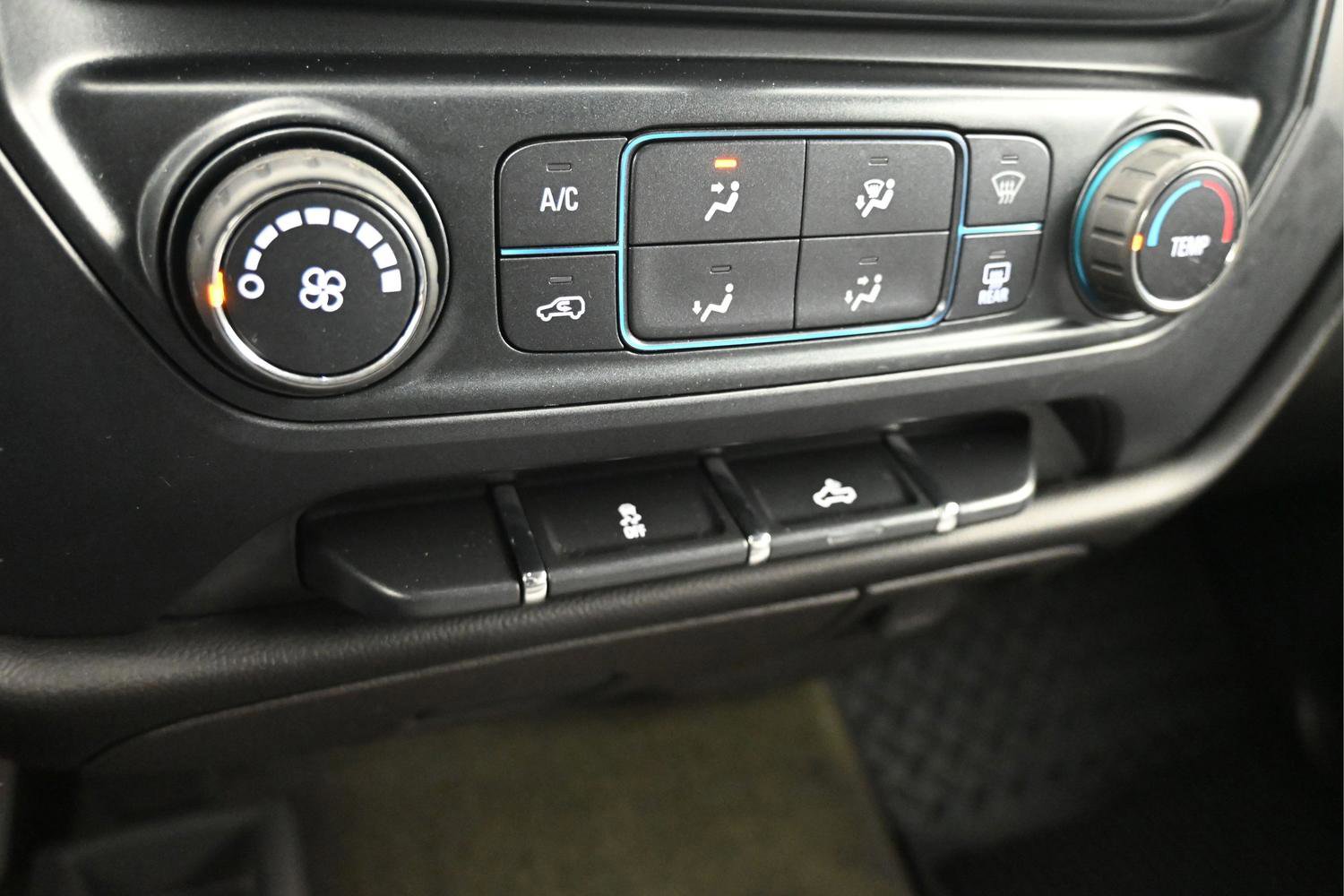 Used 2018 Chevrolet Silverado 1500 Custom w/ Custom Value Package image 21