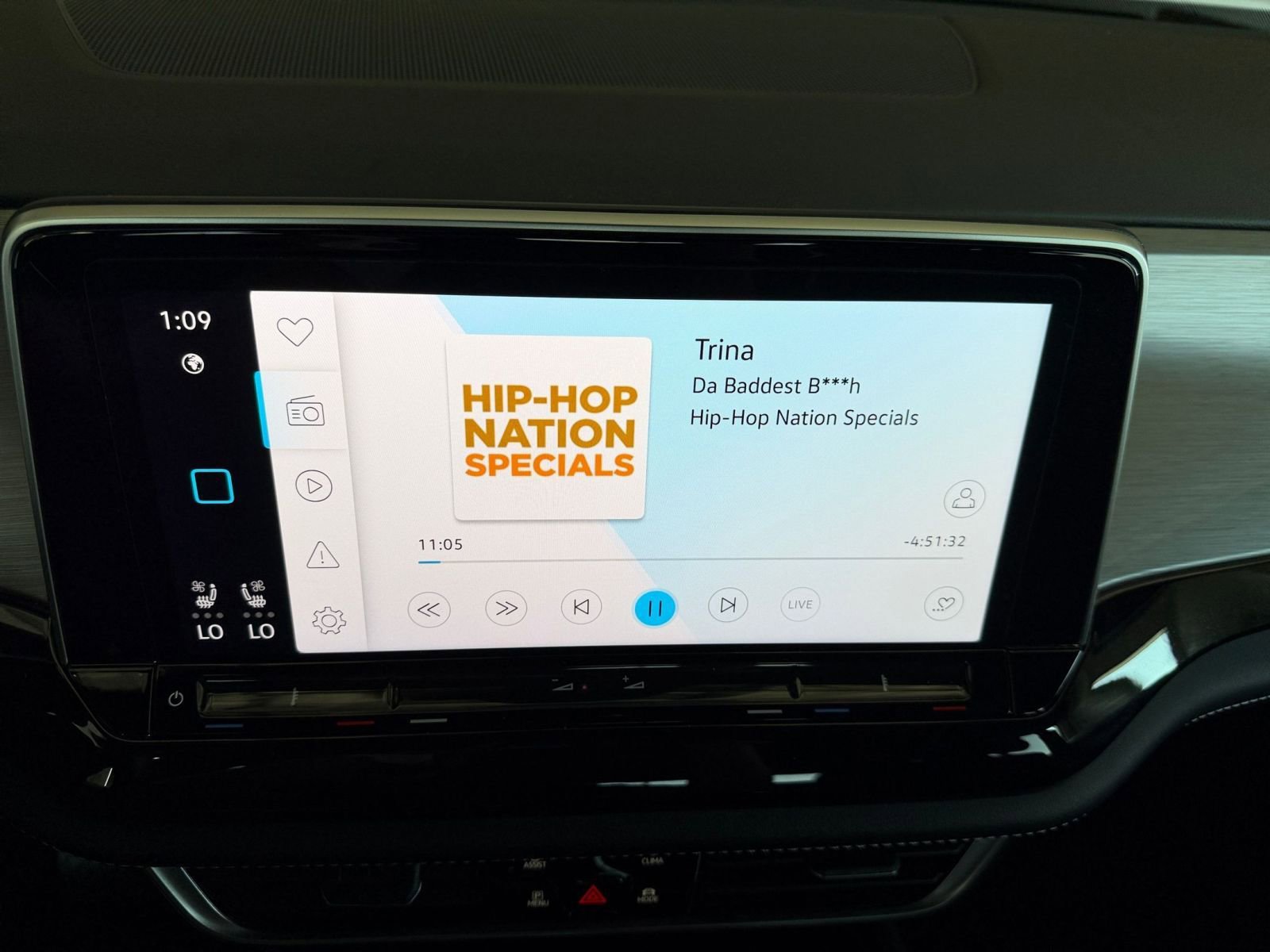 Used 2025 Volkswagen Atlas Cross Sport SE image 21